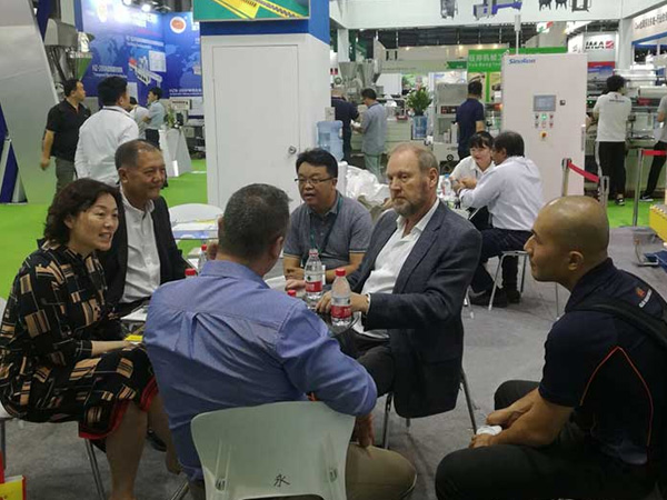 托盘缠绕包装设备